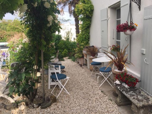 Chez Brown Bed & Breakfast Saint-Thomas-de-Conac ภายนอก รูปภาพ