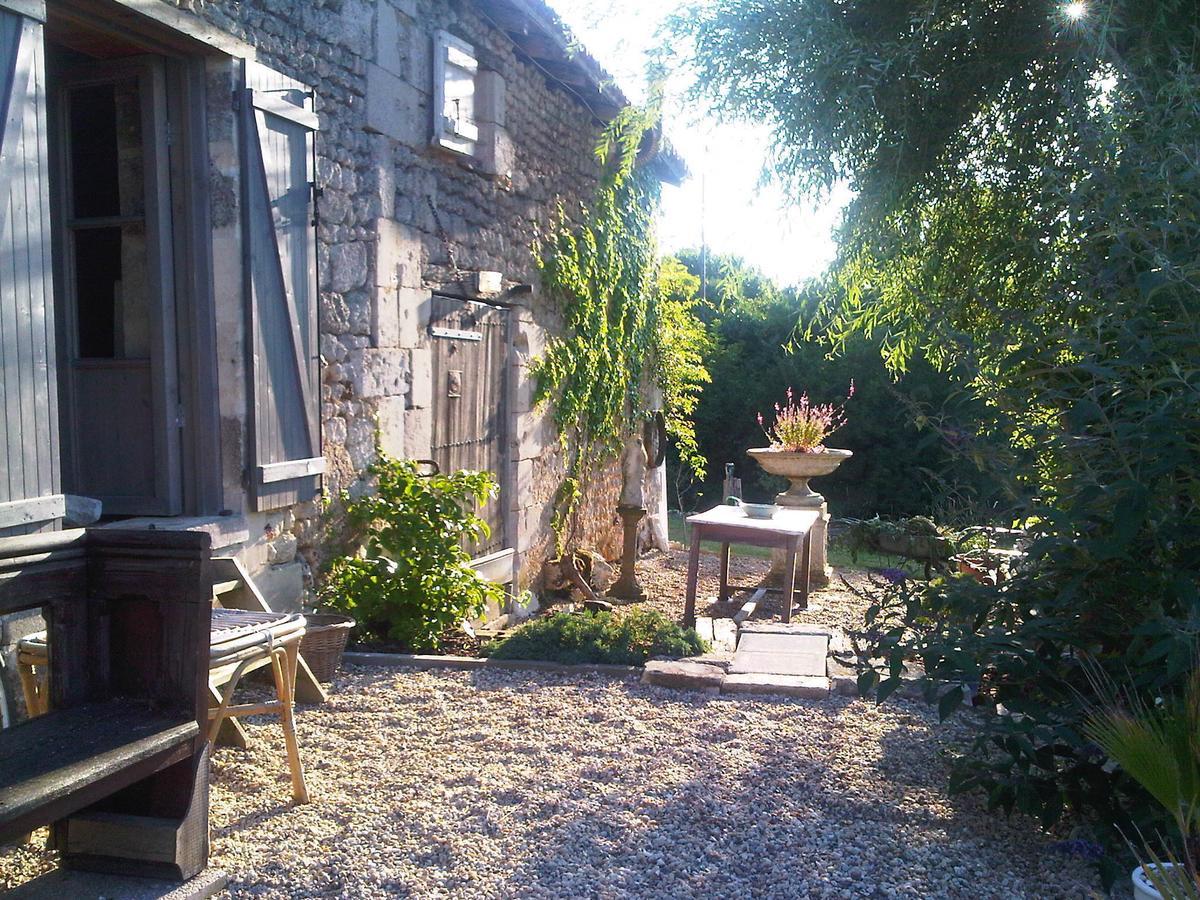 Chez Brown Bed & Breakfast Saint-Thomas-de-Conac ภายนอก รูปภาพ